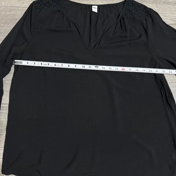 Old Navy Black Lace Embroidered Shoulder V Neck Long Sleeve Blouse Top Women XL - Picture 8 of 13